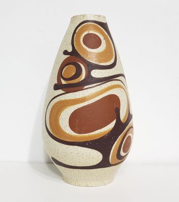 כד תוצרת לפיד סגנון ורד / חתום VERED B 
כד מרשים צורת קונוס / מצב טוב מאוד כנראה מנוסר בפיה 