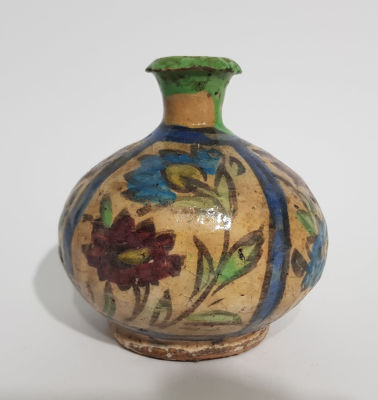 כד פרסי / ציור יד . פריט ישן גלזורה מרשימה . פריט ישן מאוד . חצי הראשון של המאה עשרים. 
מידה: 