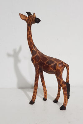 גירפה עבודת גילוף בעץ / וצביעה ביד 
מידה: 20 על 10 סמ