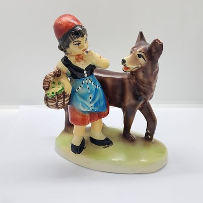 כיפה אדומה והזאב תוצרת האחים מזרחי. פגמים קלים מצולמים. כיאה לפסלים מגבס, ברוח התקופה. חתום 