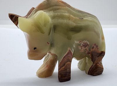 חיה , שור , חמור, מאלבסטר, ירוק וחום. גילוף ביד. 
מידה: 7.5 על 6 סמ