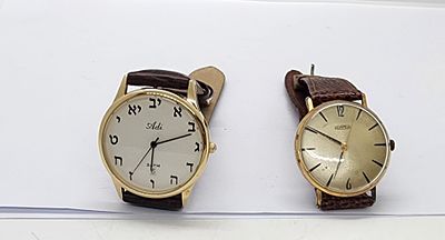 לוט של 2 שעונים 
אחד יודאיקה אלף בית. מצב טוב תקין! 
והשני מכאני תקול 
ROAMER