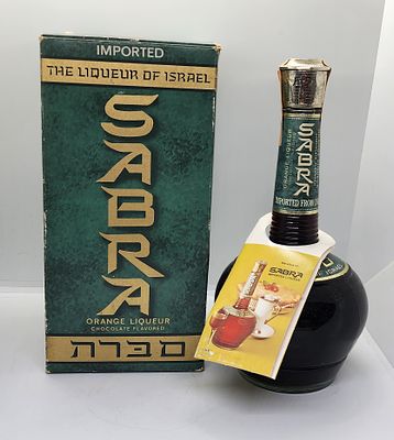 בקבוק נדיר באריזה המקורית בקבוק אטום הרמטית . עם טיקט כל הניירת נלוות...בקרטון המקורי. 750 מיל.