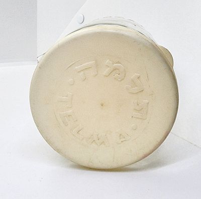 ישראל הישנה צנצנת זכוכית ישנה תלמה תעשיות מזון בישראל . 
מידה: 12 על 8.5 סמ