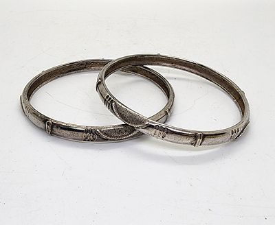 לוט של 2 צמידים מכסף חתומים 925 . קוטר : 7 ס״מ