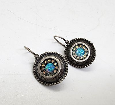 עגילים מכסף עם אופל כחול ים. 
מידה: 3*2 ס״מ