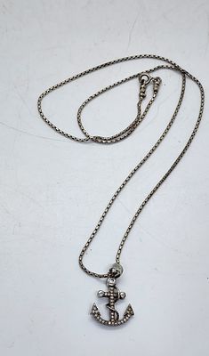 שרשרת מכסף עם תליון עוגן. חתומה 925 
מידה: טליון 2*1,6 ס״מ 
שרשרת 50 ס״מ