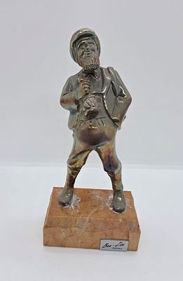 פסל אלקטרו פורמינג. חתום ישראל, בן-ציון. 
על כן מאבן שיש. 
מידה: 18 על 8 סמ כולל בסיס