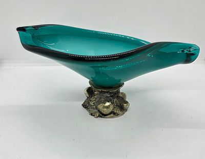 סטנד זכוכית מורנו בצבעי ירוק טורקיז. נתון על בסיס 