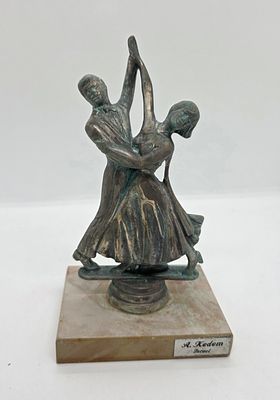 רקדנים - פיגורה ממתכת מצופה כסף עבודה ישראלית עם פלאק של אמן A.KEDEM ISRAEL . הפריט מנותק 