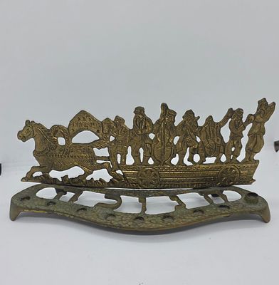 חנוכיה ישראלית מפליז , פריט מיוחד ולא שכיח. תזמורת קלייזמרים על מרכבה עם סוס 