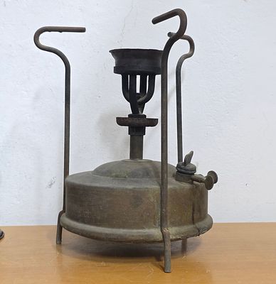 פתיליה נחושת ישנה , התנור גז של פעם. פריט נוסטלגי . מצב טוב 
מידה: 32 על 26 סמ 
איסוף מחיפה או 