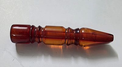 פומית מיוחדת חריטה נהדרת בענבר. ענבר בלטי. מידה: 6.5 על 1 סמ