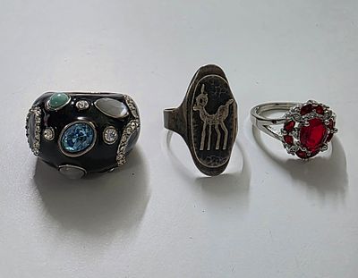 לוט של 3 טבעות כסף . מידות שונות גדלים שונים.