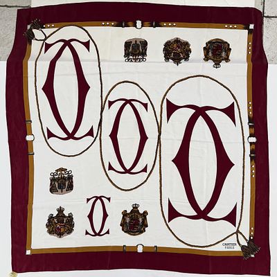 צעיף תפור ביד. תוצרת קרטייה פריז. 
מידה - 89*83 ס"מ