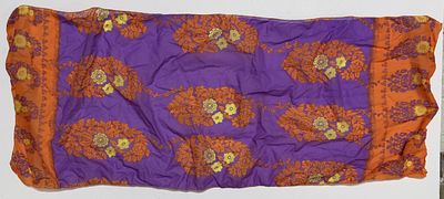 צעיף צבעוני ומיוחד . מצב טוב . 
מידה: 112*42 ס"מ