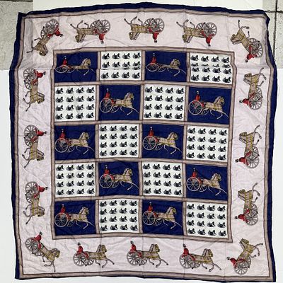 צעיף משי , עבודה נהדרת של סוסים . תפירה ביד המעידה על איכות ! 
מידה: 89*82 ס"מ