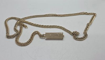 חגורת אופנה ממתכת מצופה זהב. חתום FAVORI 
אורך: 105 סמ מעל מטר ! על 1.5 סמ