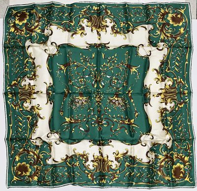 צעיף מיוחד ומהודר תפירה ביד 100% משי SILK 
חתום ZITA . 
תוצרת איטליה 
מידה: 78*77 ס"מ