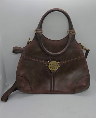 תיק עור ישן וינטאג תוצרת גוצי GUCCI ITALY 
פטינה ישנה. 
מצב טוב. 
מידה: 33 על 29 כולל 