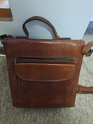 תיק וינטאג מעור חום / יוניסקס 
עם המון תאים . ידית נשיאה / / או לנשיאה על הכתף. 
מצב משומש אבל 