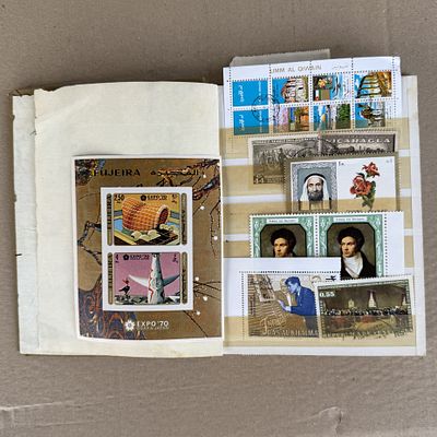 אלבום בולים עמוס ונהדר.