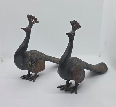 לוט של 2 טווסים נחושת .פטינה ישנה 
כל טווס מנחושת פריט כבד עם המון נוכחות. . 
מידה:26 על 