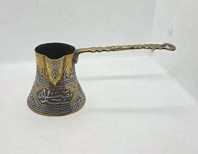 פינגאן קומקום איסלמי -שילוב מתכות פליז נחושת וכסף / עבודת מחשבת דמשקאית איכותית וישנה . פטינה 