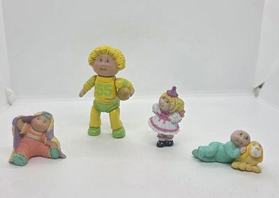 לוט של 4 דמויות PVC 
מקוריות של בובות כרוב. שמאוד מזכירות את דמויות חבורת 