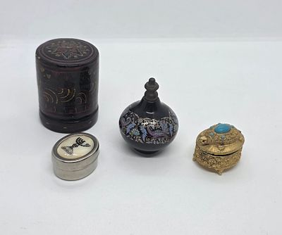 לוט של קופסאות לכדורים או לכל דבר אחר. חומרים שונים מצבים שונים לצב חסרה אבן . מידת קופסת הצב: 