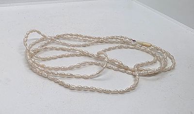 שרשרת ארוכה מאוד פניני אורז 1.80 מטר ושמונים סנטימטר ענקית!!!!!!!!!!! 
כל פנינה כ 1 סמ