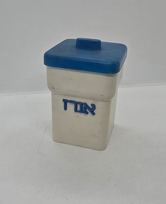 כלי מיכל לאכסון אורז , פלסטיק ישן. 
מידה:13 על 9.5 סמ