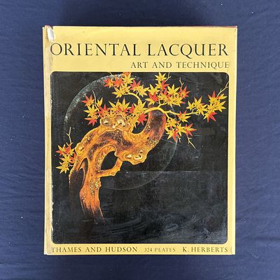 ספר עב כרס . שוקל כ 3850 גרם כ 4 קילו ! 
זהו הספר "Oriental Lacquer: Art and Technique" מאת קורט 