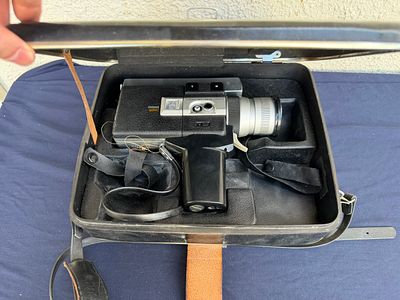 מסרטה סופר זום 513, 8 מ"מ CANON יפן וינטאז', בקופסה המקורית. 
"בית המכירות אינו מתחייב לתקינות 