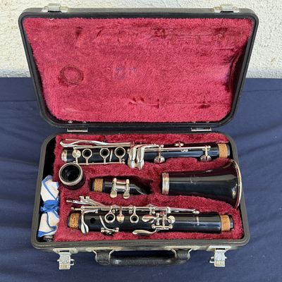 קלרינט תוצרת Yamaha יפן, דגם 252, עשוי פלסטיק שחור וחלקי מתכת כסופים, נתון בקופסא המקורית, לא 