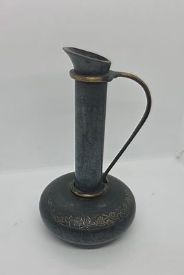 כד ישן נחושת ישראלית תוצרת פל בל . פטינה ישנה. שיפשופי צבע קלים מצולמים לאמייל הירוק. חתום 