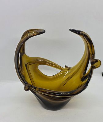 סלסלה מורנו זכוכית בעבודת יד איטלקית - גוונים של עינבר . מצב טוב מאוד. 
מידה: 23.5 על 19.5 סמ