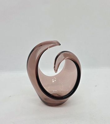 כלי מיוחד זכוכית מורנו בצבעי אפרסק סגול. 
מידה: 16 על 12 סמ
