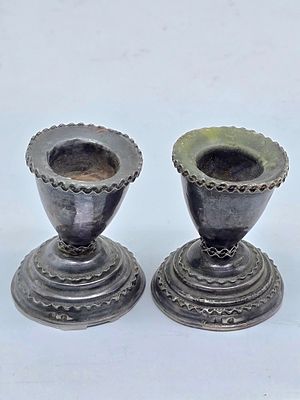 זוג פמוטי כסף בסגנון בצלאל . חתומים 
משקל 31 גרם