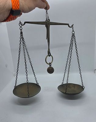 משקל מאזנים איסלמיות חתומות. 
מידה: 35 על 25 סמ