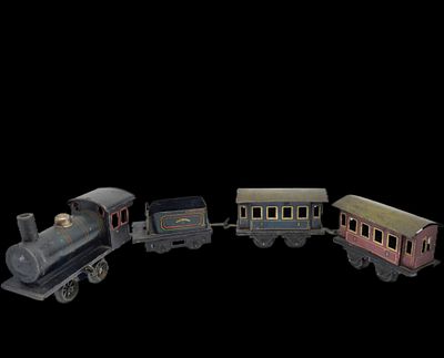 נדיר ! רכבת פח גרמנית עתיקה 1920 מונעת בקפיץ (לא תקין) 
אורך הקטר 14 ס"מ