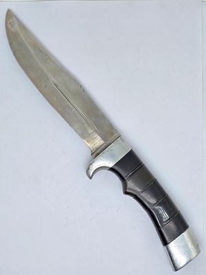 סכין צייד גדולה תוצרת בית בנדן בד סינטטי קשיח . 
הסכין 28.5 ס"מ הלהב 16 ס"מ