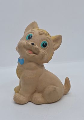 צעצוע גומי ישן בצורה של חתלתול 
תוצרת זאגרב . חתום ב 2 חתימות . ZAGREB ART 306 
מידה: 14 