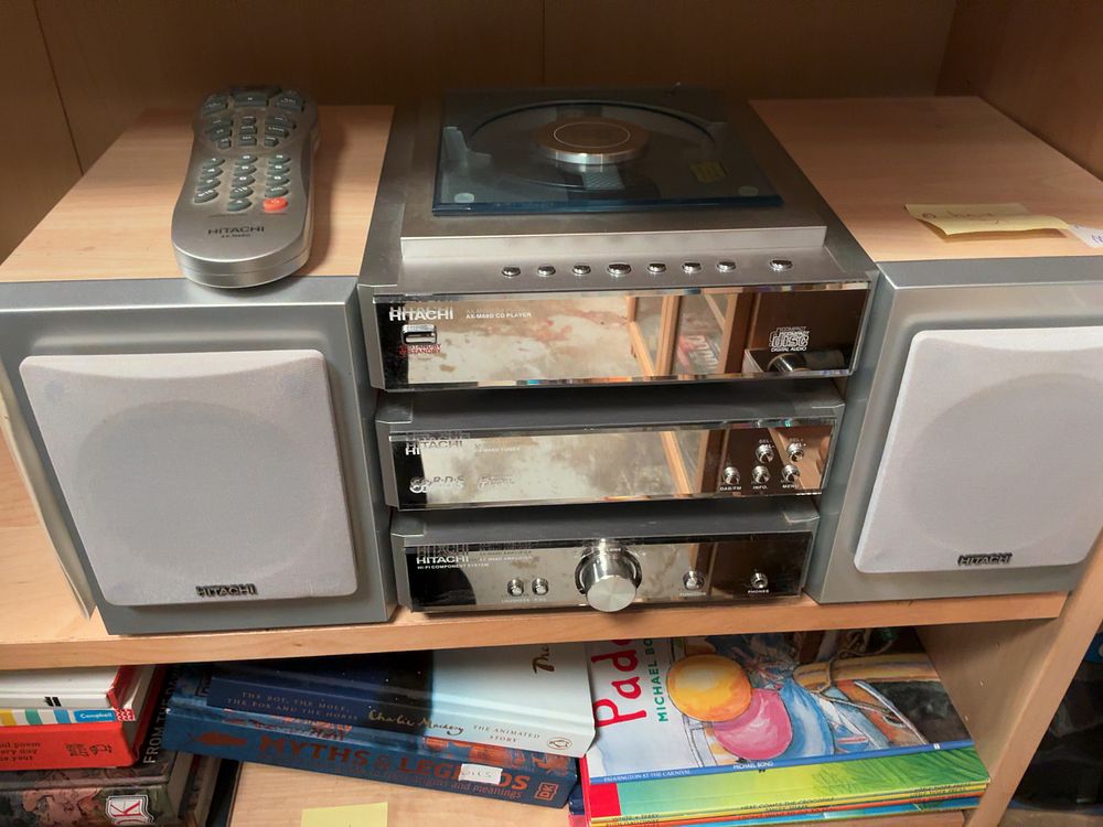 Lot 203: Hitachi AX-M68D Mini Hi-Fi Component System with Speakers...