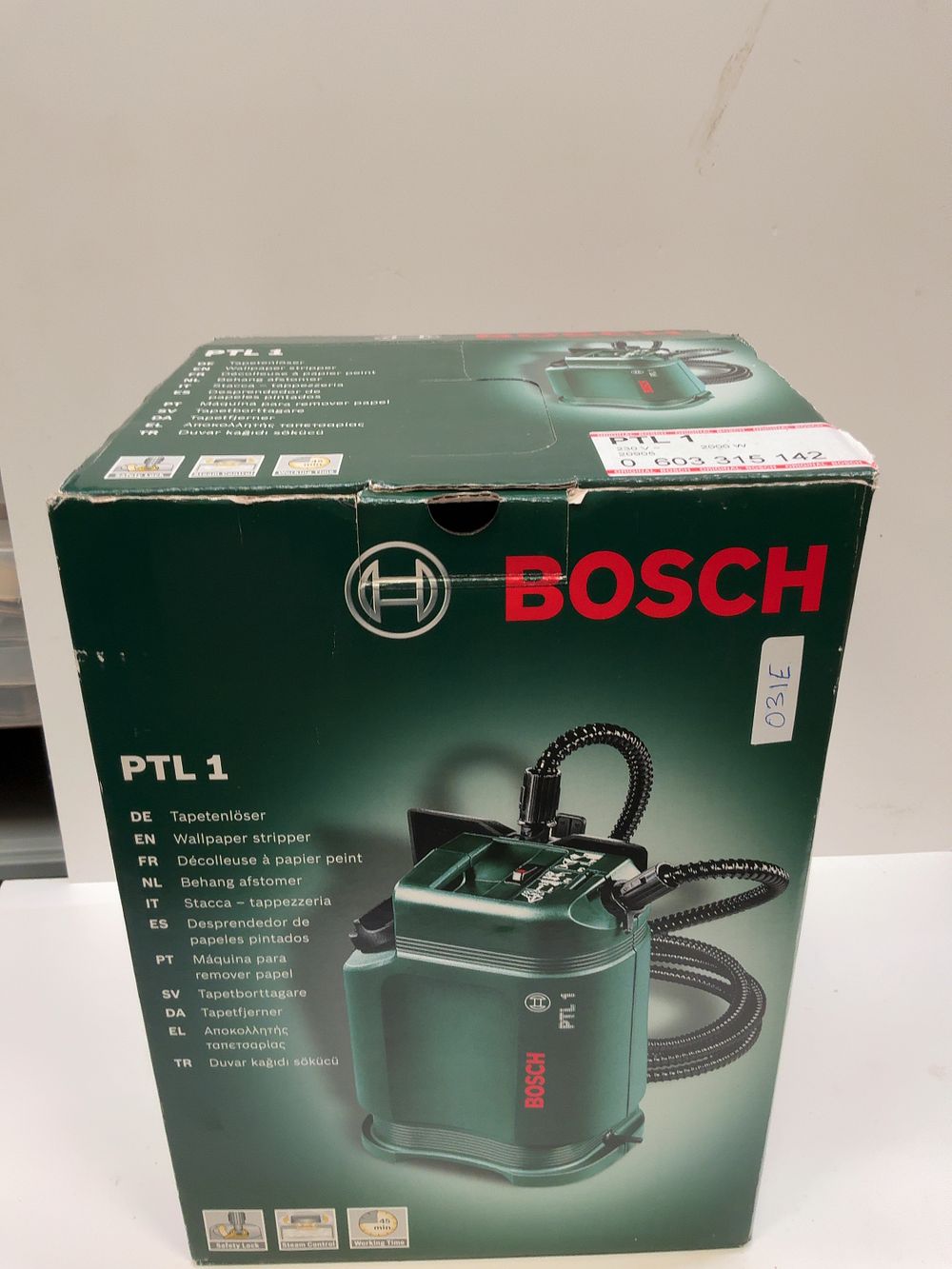 Lot 239: Bosch PTL 1 2000W Wallpaper Stripper
