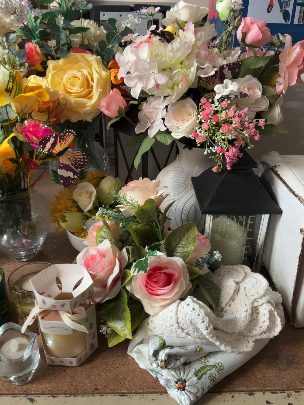 Lot 275: An Assortment of Contemporary Home Decorative Items Including...