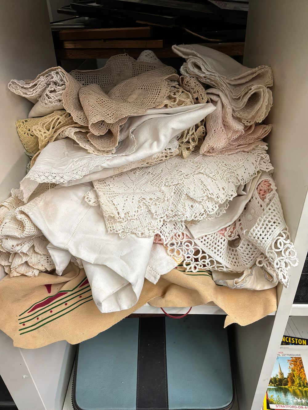 Lot 290: A Collection of Vintage and Antique Household Linens...