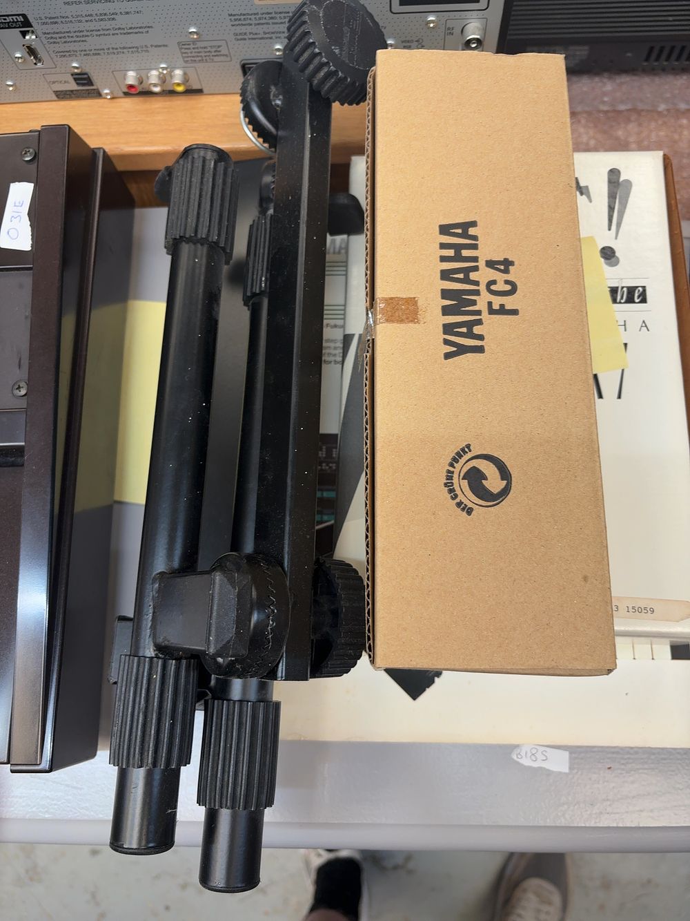 Lot 305: A Yamaha DX7 Digital FM Synthesiser with Grey...