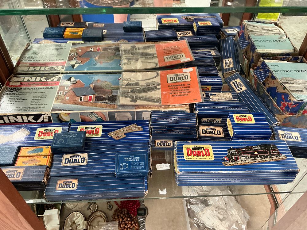 Lot 320: An Assortment of Boxed Hornby Dublo Model Railway...