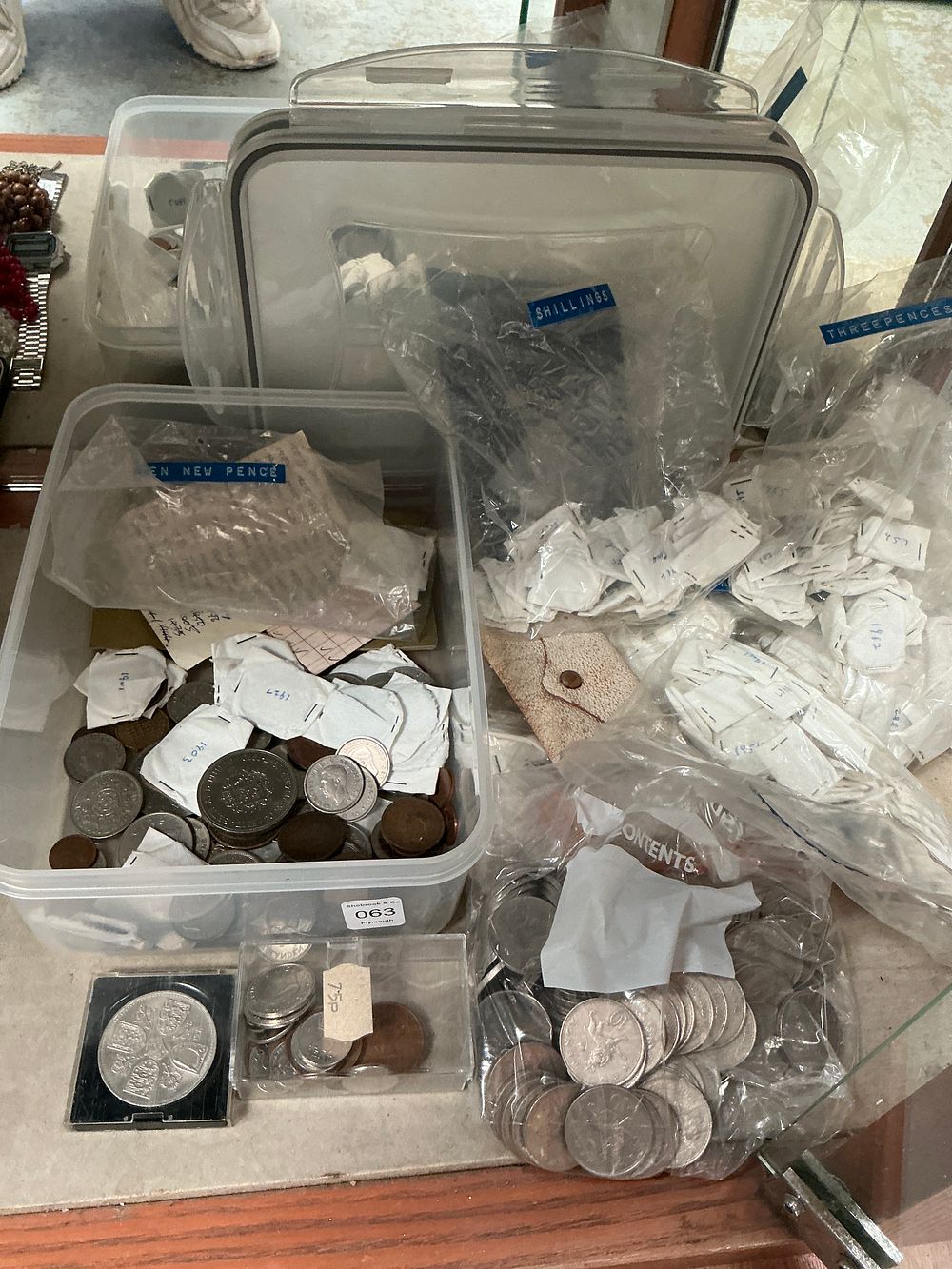 Lot 321: A Collection of UK Pre-Decimal and Decimal Coinage,...
